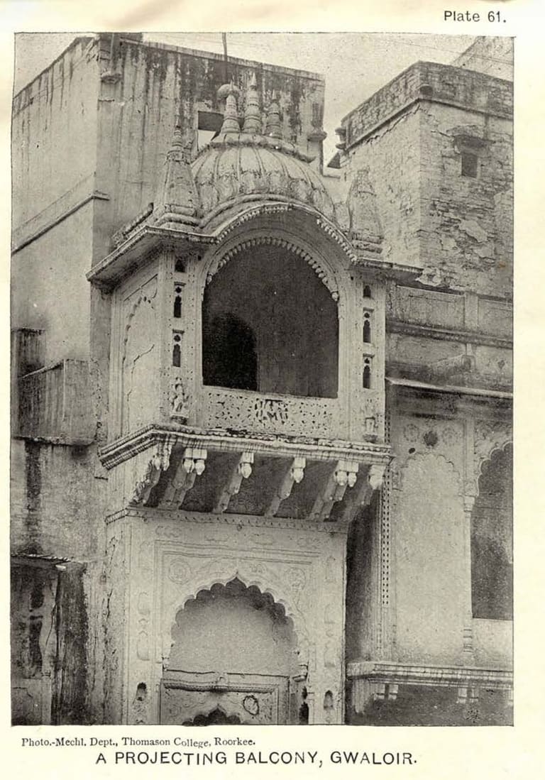 A carved projecting balcony in Gwalior, photographed in 1913